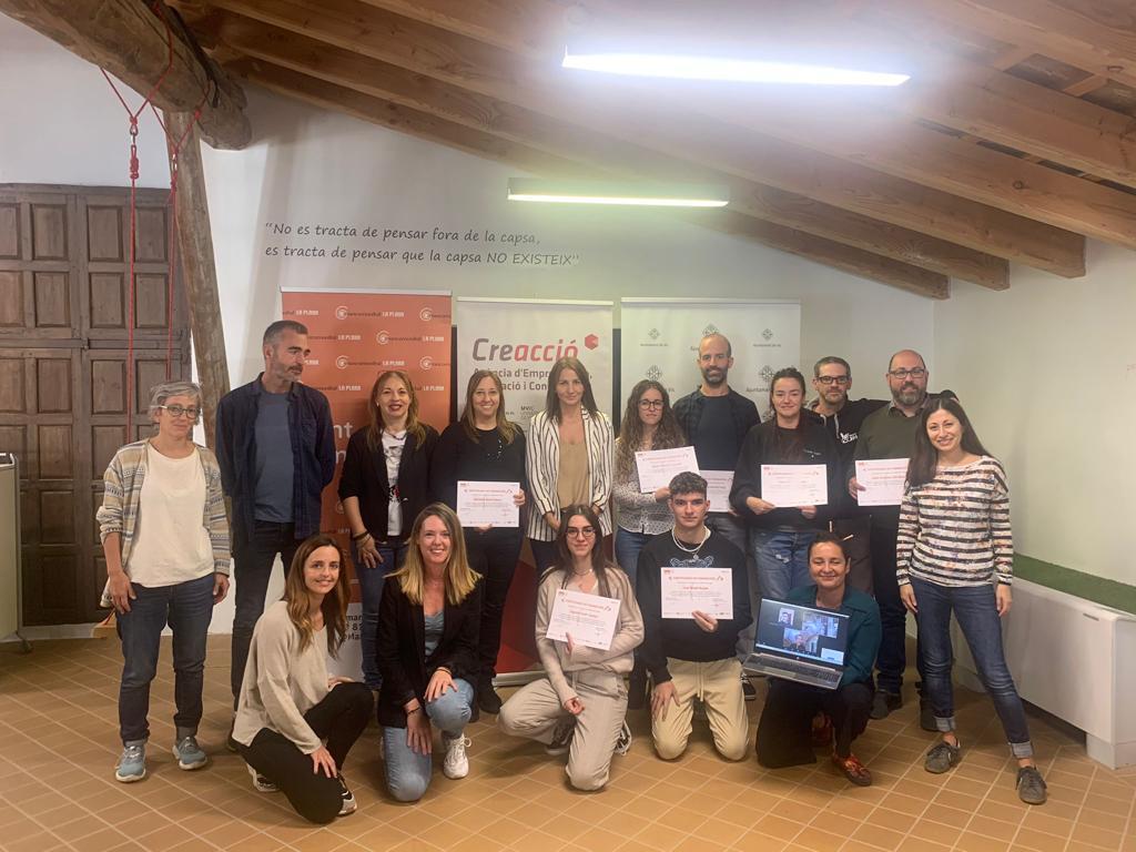 Bet Piella a l’entrega diplomes del curs intensiu de programació web