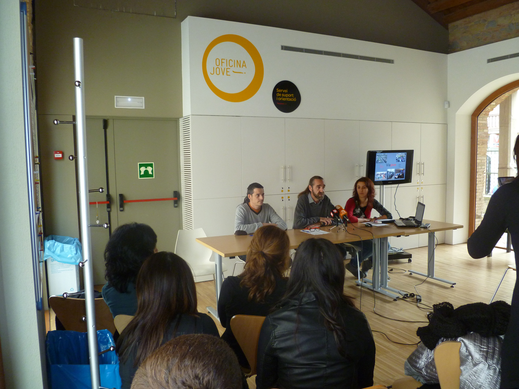 El Viajove té l’objectiu d’assessorar a jove d’entre 16 i 25 anys en la seva inserció laboral