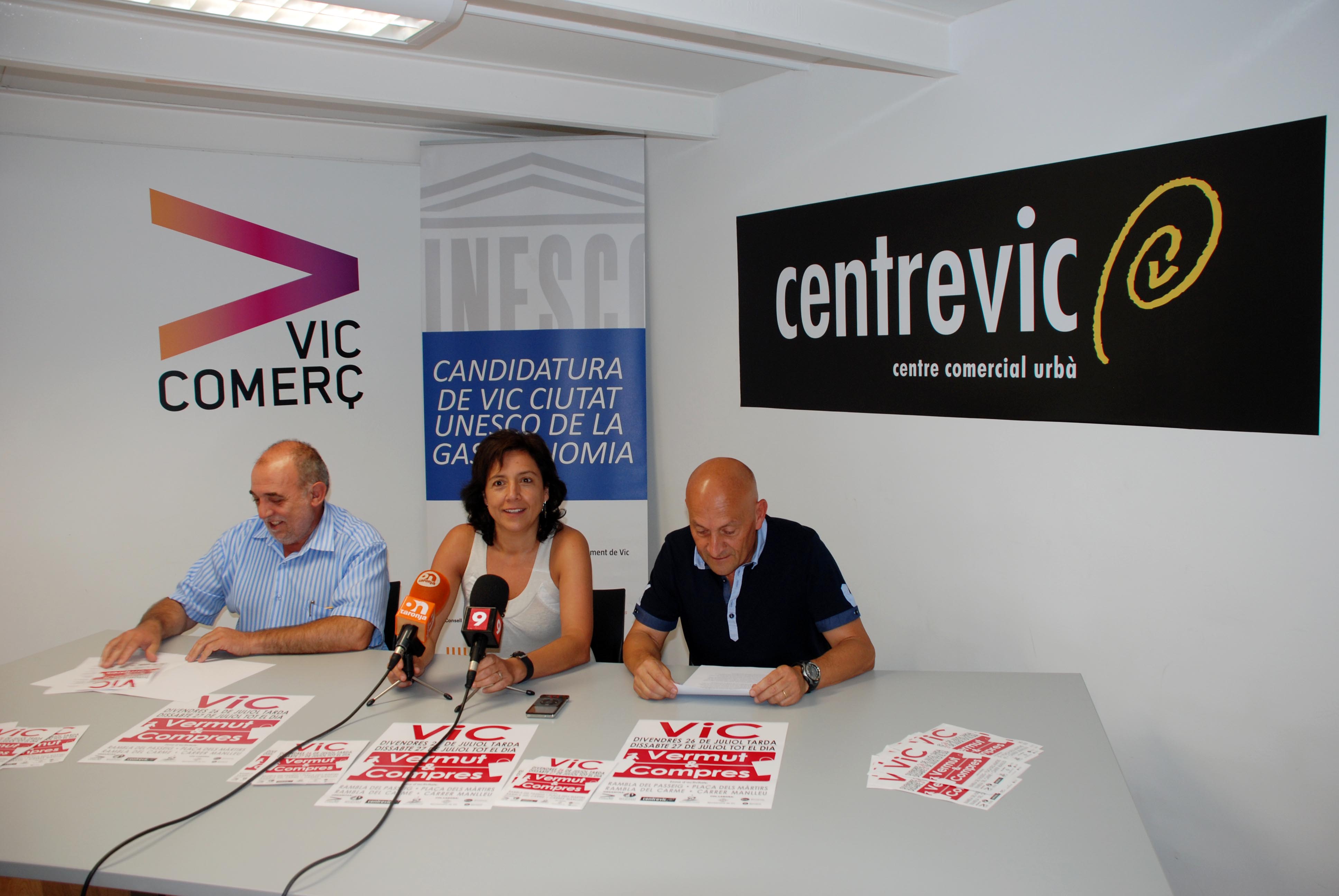 Joan Naudó, Anna Erra i Pere Trasserra a la presentació de Vermut & Compres