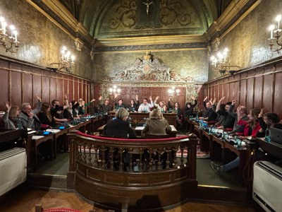Votació de la resolució del contracte de concessió del mercat municipal.