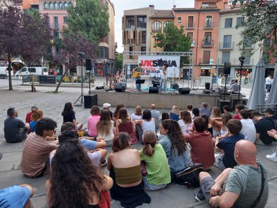Actuació del grup Avui a la plaça del Carbó durant l’edició del VicSona 2025.