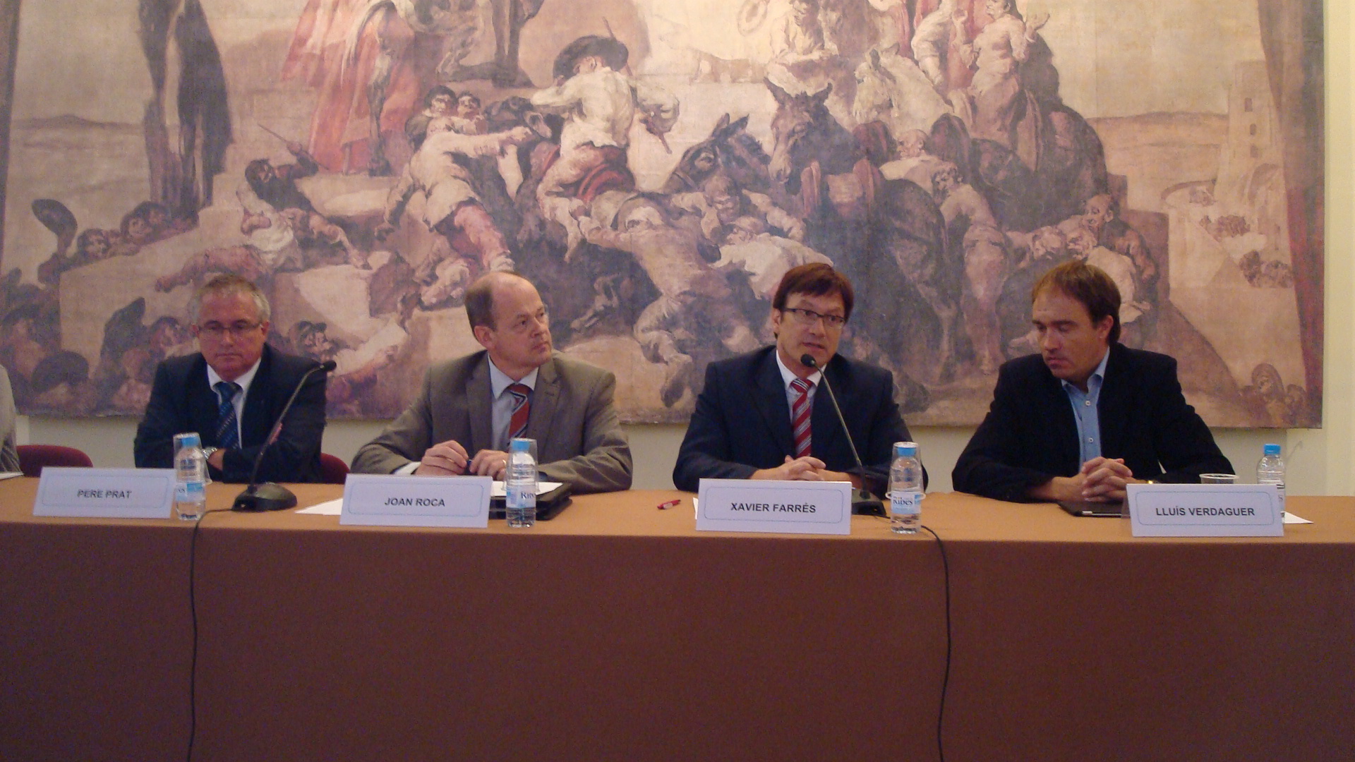                   L’alcalde de Manlleu, Pere Prat; el president del Consell Comarcal d’Osona, Joan Roca; el regidor de Benestar i Família de l’Ajuntament de Vic Xavier Farrés; i el president de la Mancomunitat la Plana, Lluís Verdaguer 
