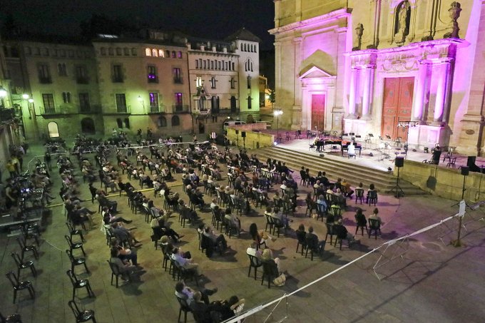 Concert del VicTroc a la plaça de la Catedral