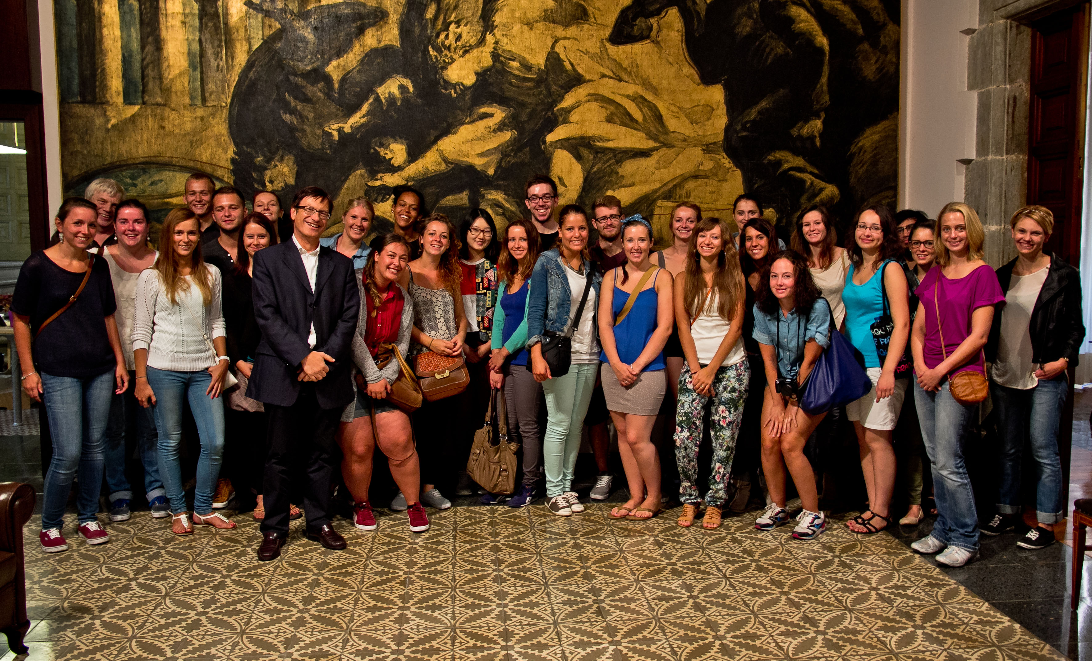 El regidor, Xavier Farrés amb alguns dels estudiants d’ERASMUS matriculats a la Universitat de Vic