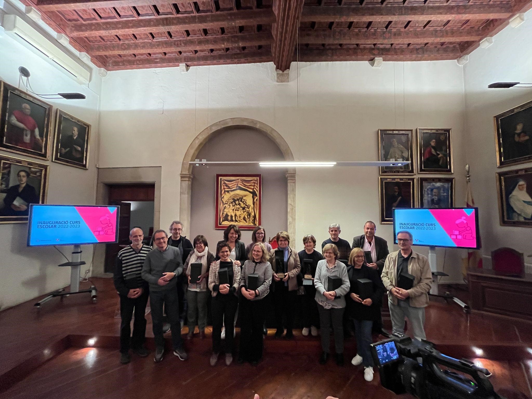 	Anna Erra i Elisabet Franquesa amb els docents homenatjats