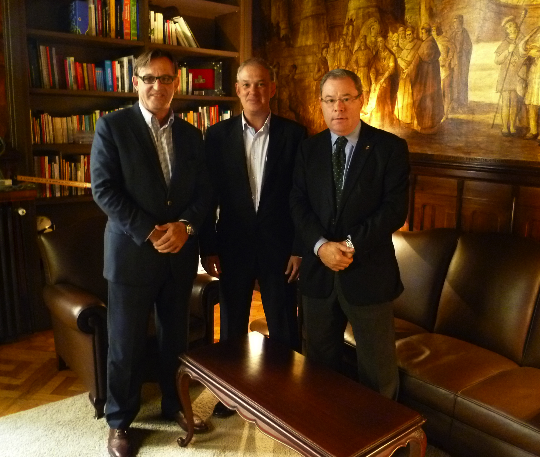 Fotografia dels dos alcaldes a la reunió d’avui al matí junt amb el regidor Josep M. Arimany