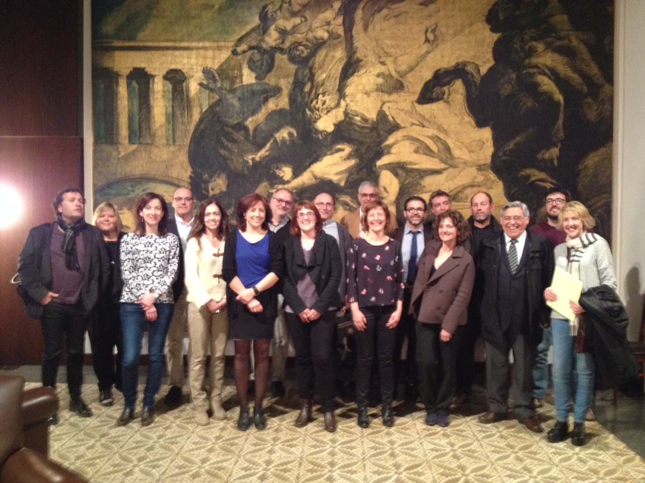 Anna Erra, Susagna Roura i tots els membres de la junta d’AELLC amb la seva presidenta, Montse Ayats