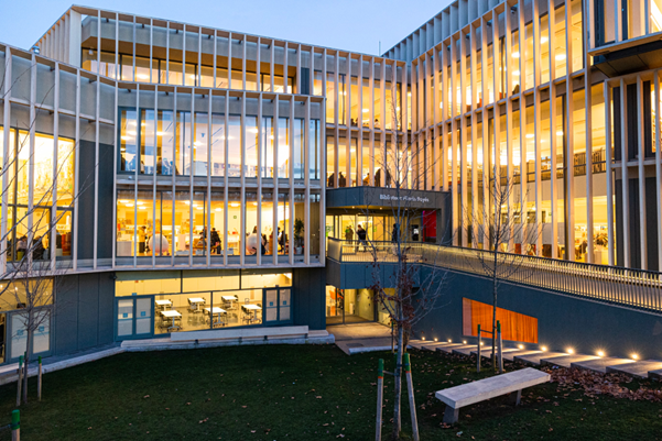 Biblioteca Pilarin Bayés