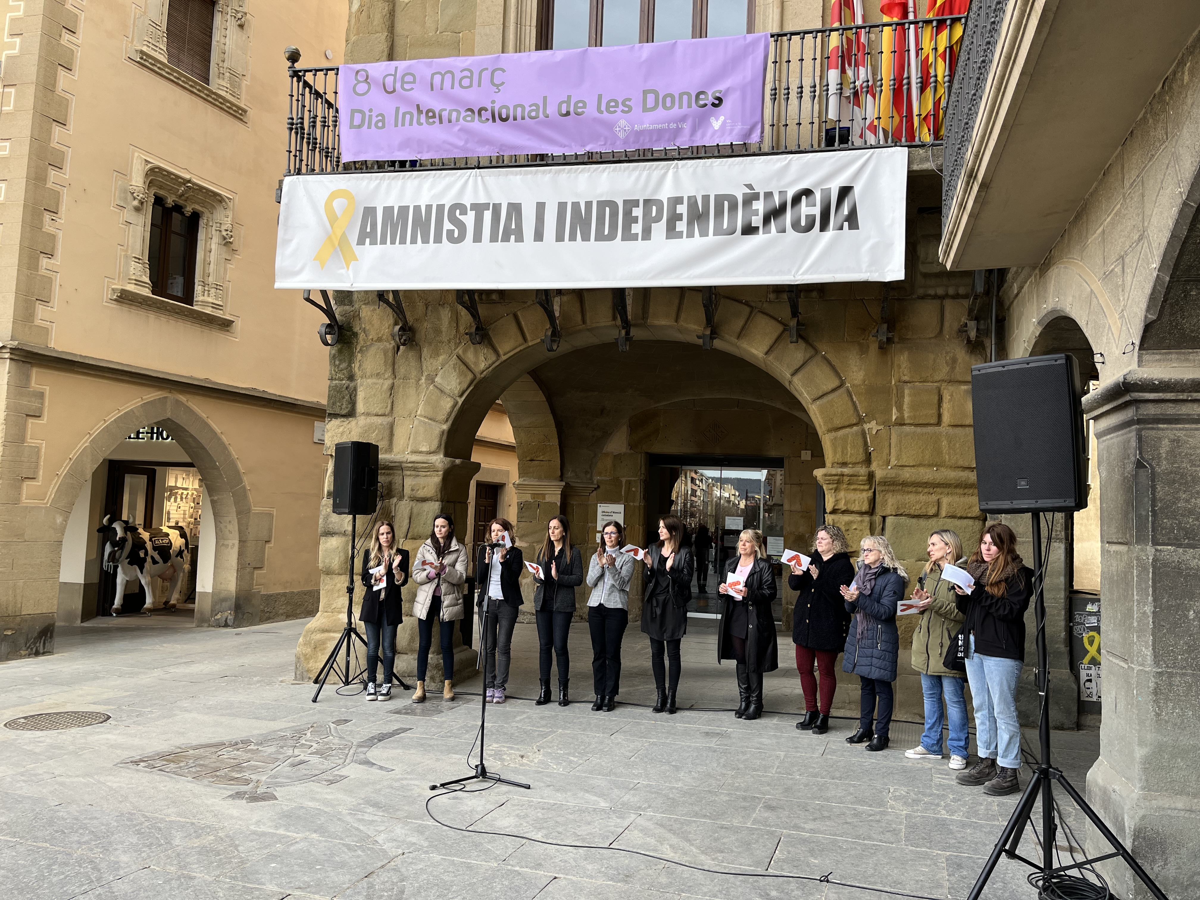 Lectura del manifest institucional