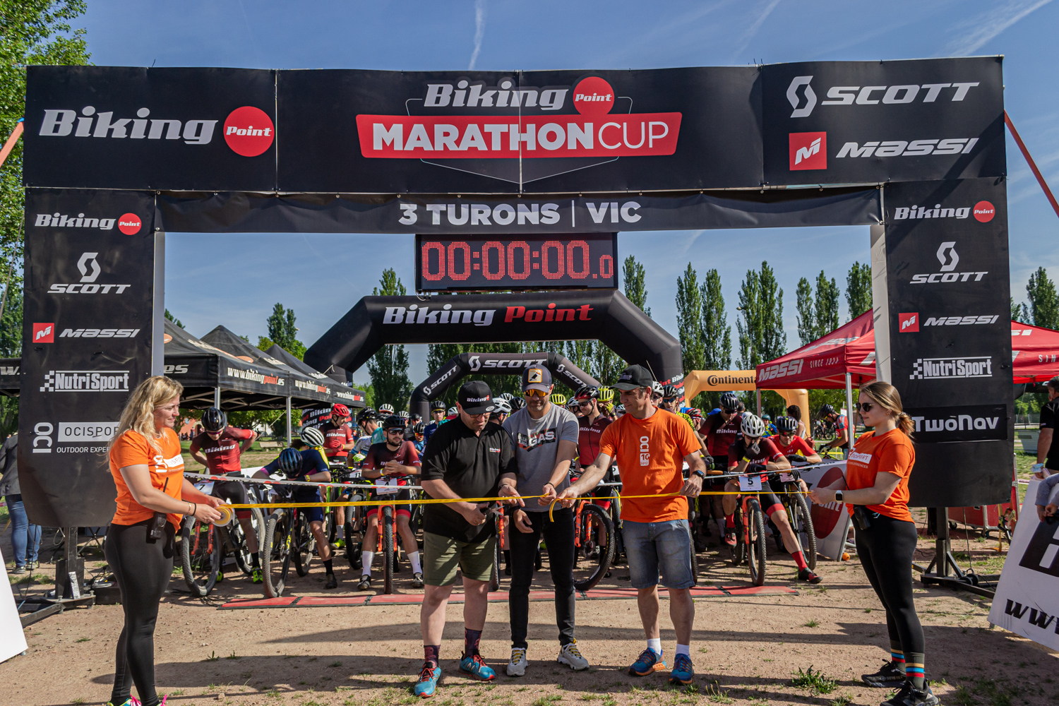 Titi Roca inaugurant el Bike Show