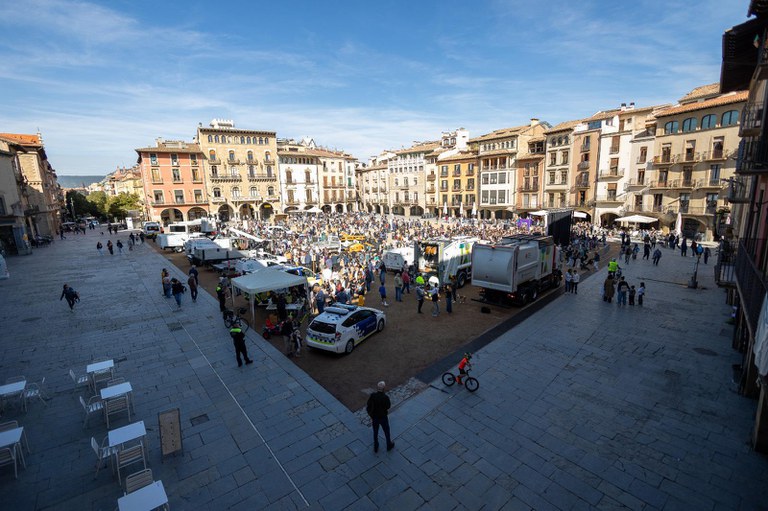 Vic celebra con éxito la primera edición de la Festa dels Serveis, con 3.000 asistentes