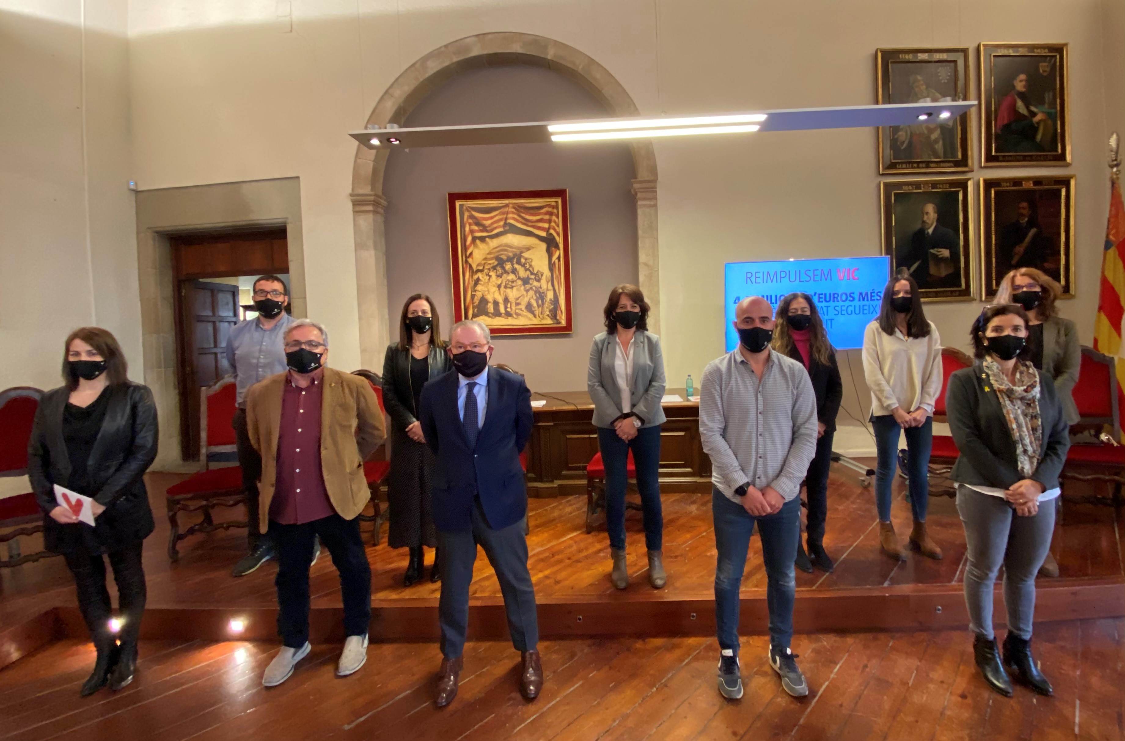 Equip de govern presentant Reimpulsem Vic 