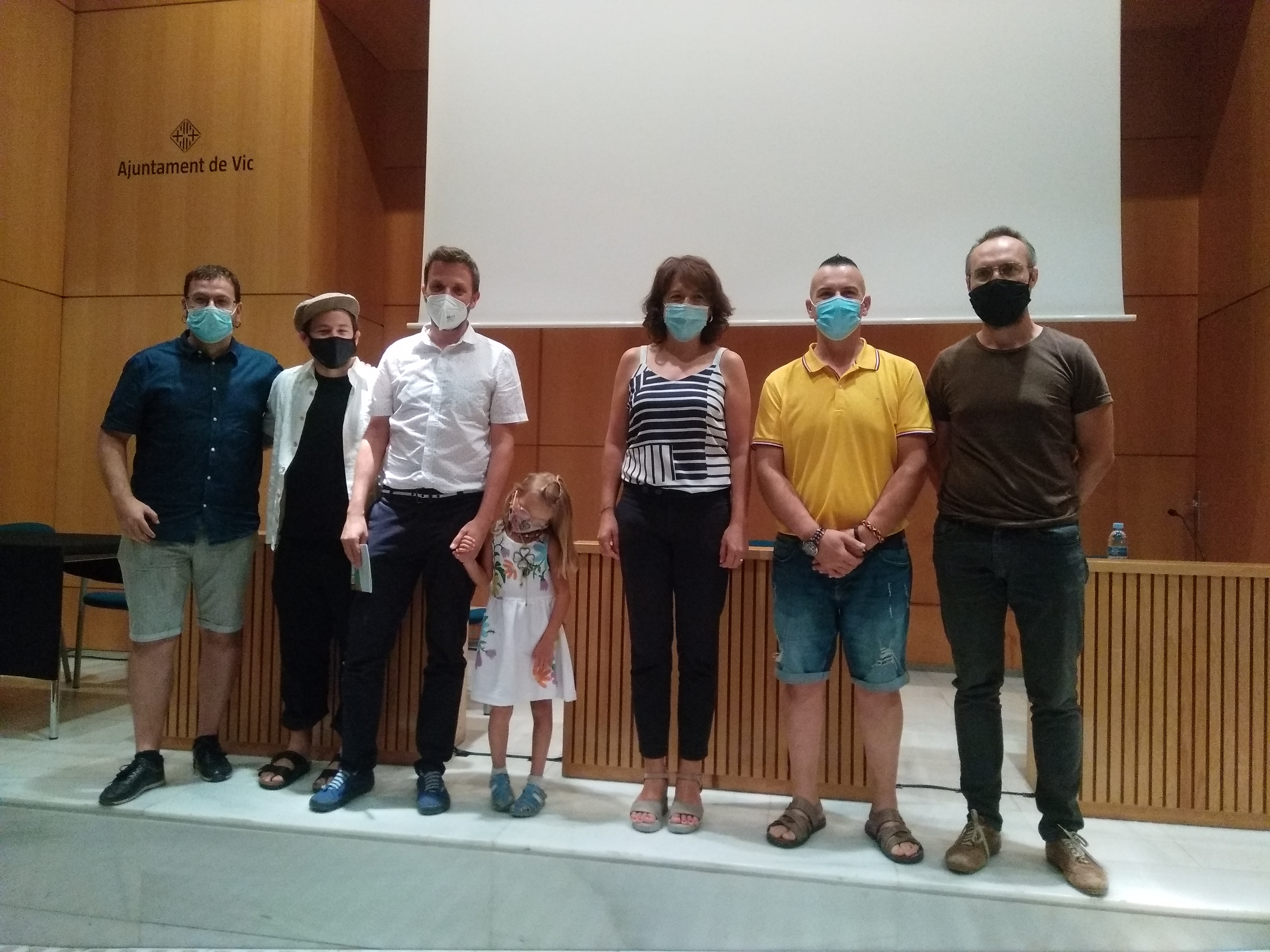L'alcaldessa amb directors, familiars i representants de l'Agrupació