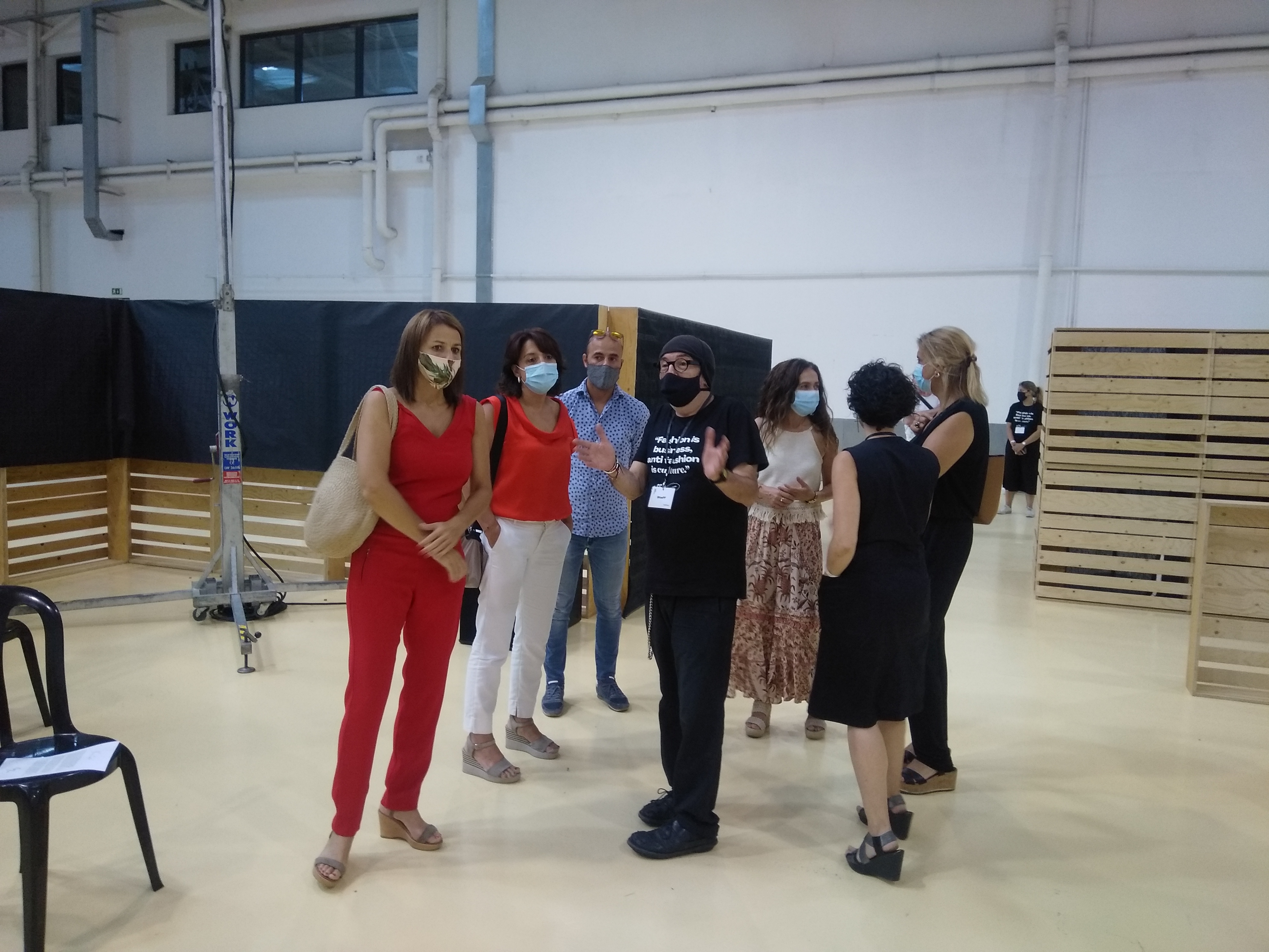 Anna Erra i Vicenç Mustarós amb representants
