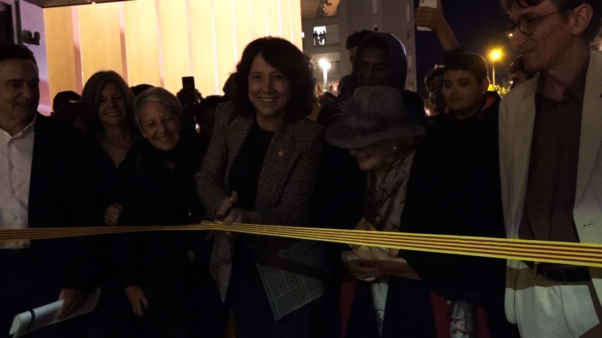 Anna Erra i Pilarin Bayés inaugurant la Biblioteca Pilarin Bayés