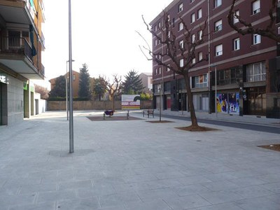 Vic inaugura la plaça Francesc Macià.