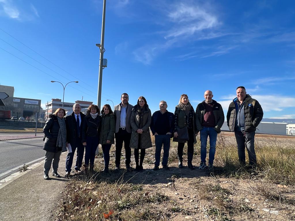 Albert Castells i Bet Piella amb els membres de les associacions dels polígons de Vic
