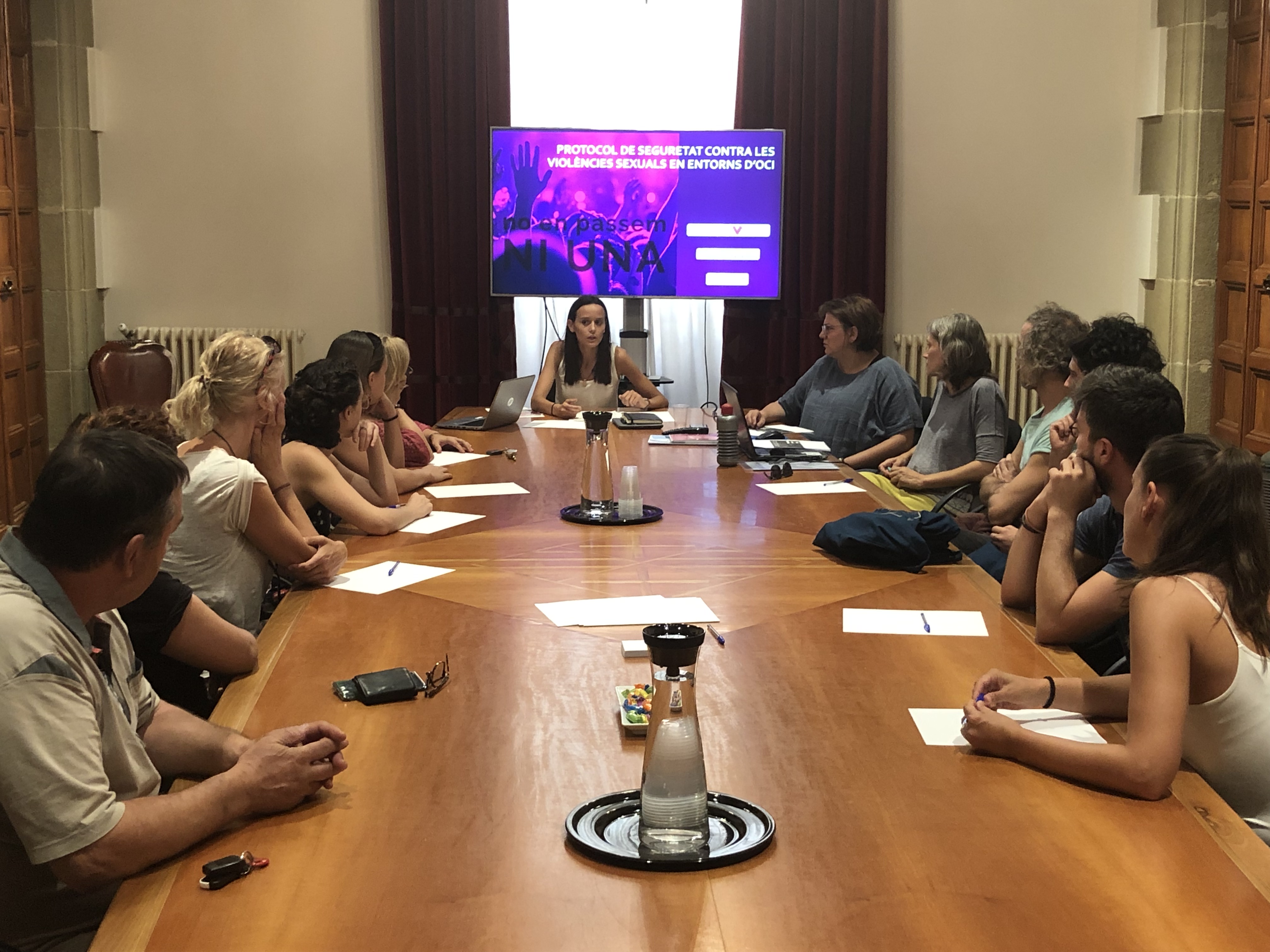 Núria Vergés i responsables de locals d’oci nocturn
