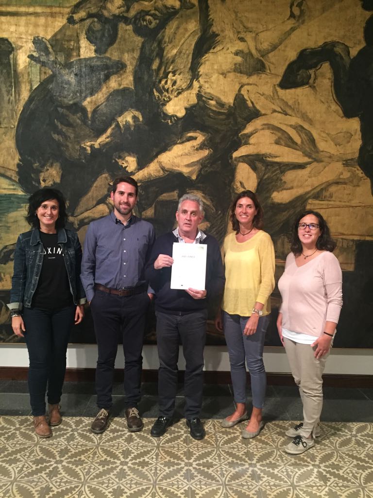 Toni Serrat rep el certificat Advance