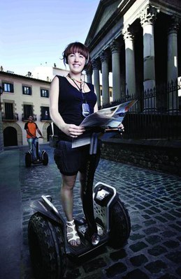 Vic s’apunta a la moda de fer turisme en segway.