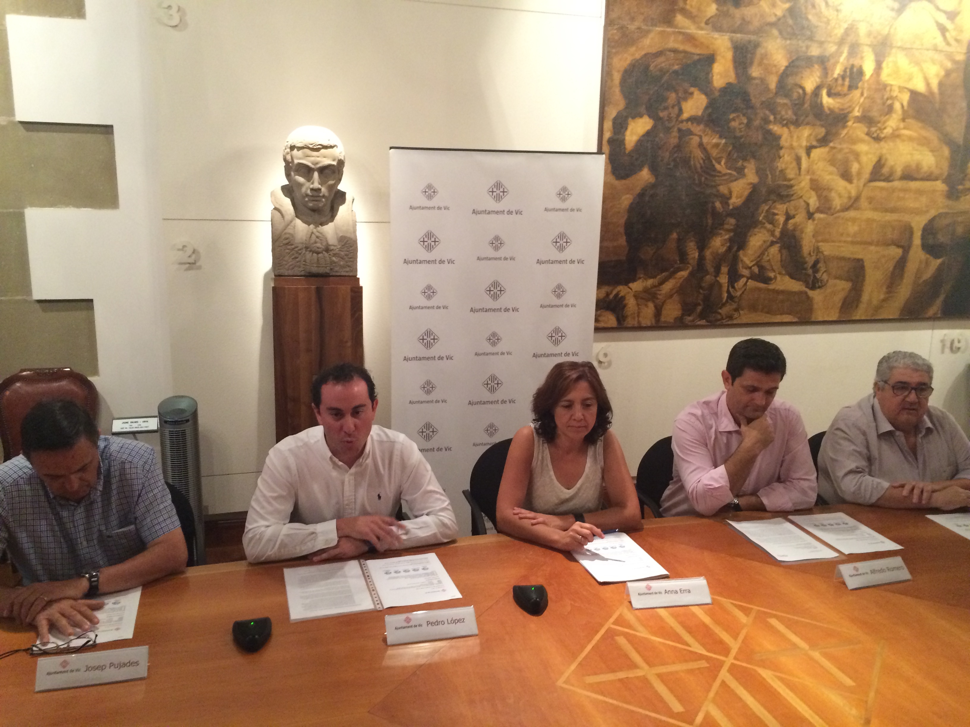 D’esquerra a dreta: Josep Pujadas; Pedro López; Anna Erra; Alfredo Romero i Josep Puigdollers a la presentació dels Premis Porc d’Or