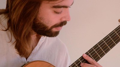 Ernest Martínez Bruch, guitarra.