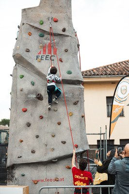 Mini-rocòdrom, la teva primera experiència en escalada.