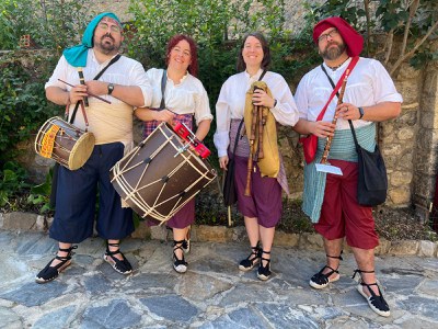 Quatre gats; Música i tradició.