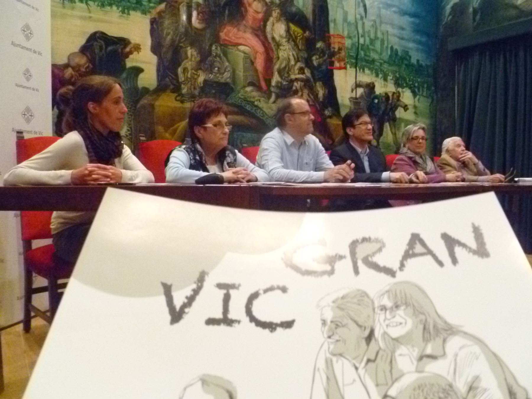 D’esquerra a dreta: Isolda Sans, Carme Laybrós, Miquel Duran, Xavier Farrés, Isabel Manaut i Pere Parareda a la roda de premsa de la presentació de Vic Gran