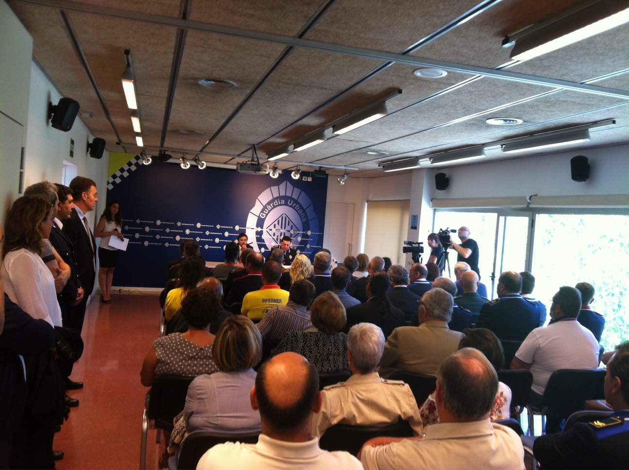 Joan Ballana i Antoni Jurjo durant el lliurament d'insígnies.