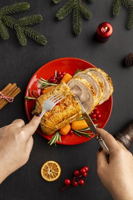 Pollastre farcit amb decoracions nadalenques.