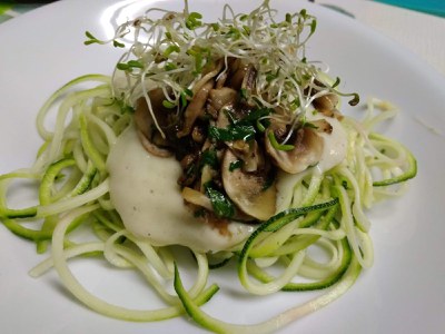 Brots frescos de carbassó amb xampinyons.