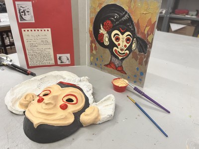 Imatge d'una màscara d'inspiració oriental en procés de creació. Imatge cedida per Eartvic..