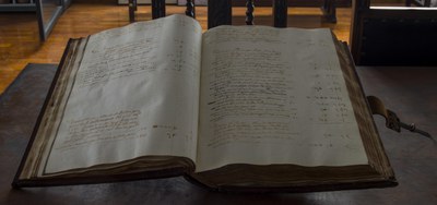 Un llibre obert de la Taula de canvi..