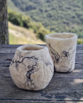 Bol teixit amb fibres i textures.