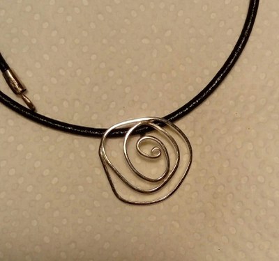 penjoll en forma de rosa.