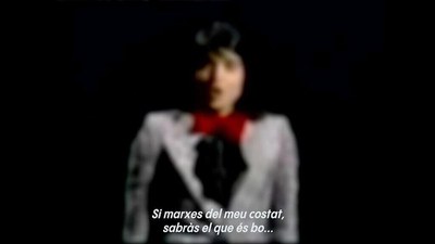 Imatge difuminada d'una dona, acompanyada de la frase " si marxes del meu costat sobràs el que és bo...".