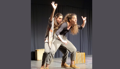 Les dues integrants de la Cia. Explica'm un conte en acció..