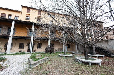 PALAU BOJONS JARDÍ_02_Doing fotus.jpg