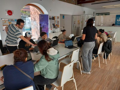 Suport a la tramitació de beques MEC.