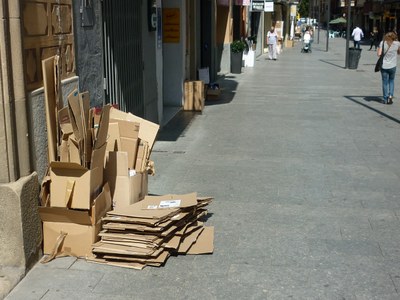 Recollida de paper i cartró al migdia