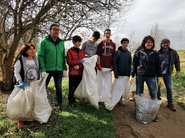 Anna Erra i Albert Castells amb un grup de voluntaris aquest dissabte